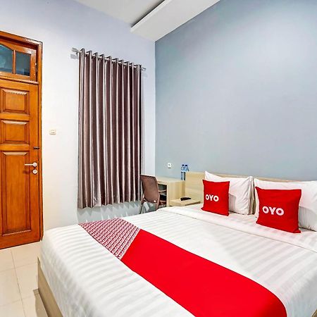 Oyo 90891 Parang Kusumo Residence Krembangan Eksteriør billede